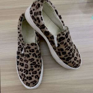 adorable cheetah print platforms!